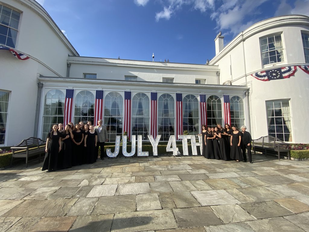 LA Children's Chorus standing in front of a July 4th sign